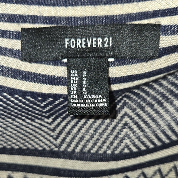 Forever 21 Blue and Cream Geometric Aztec Southwestern Design Knit Vest - Picture 5 of 7